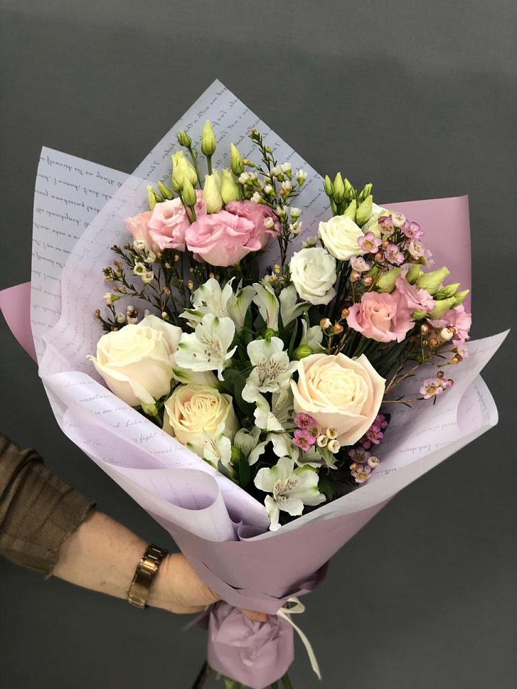 Букет цветов из: Альстромерии, Розы и Лизиантусы в Хабезе