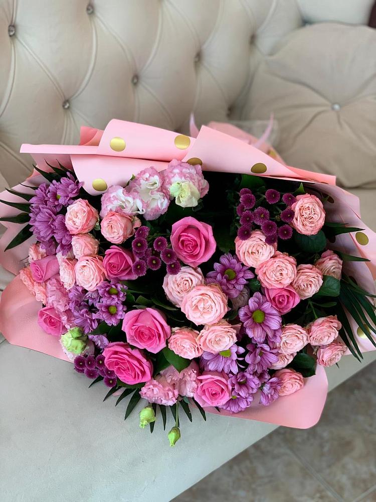 Букет цветов из: Хризантемы, Розы и Лизиантусы в Хабезе