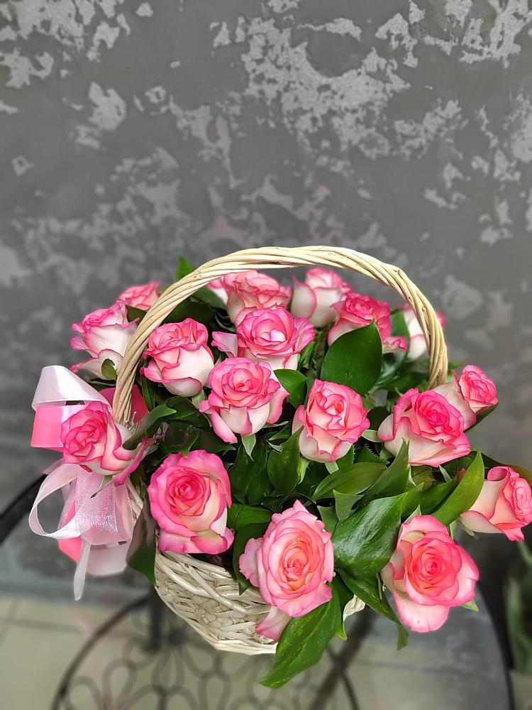 Цветочная композиция из Розы в корзине в Хабезе