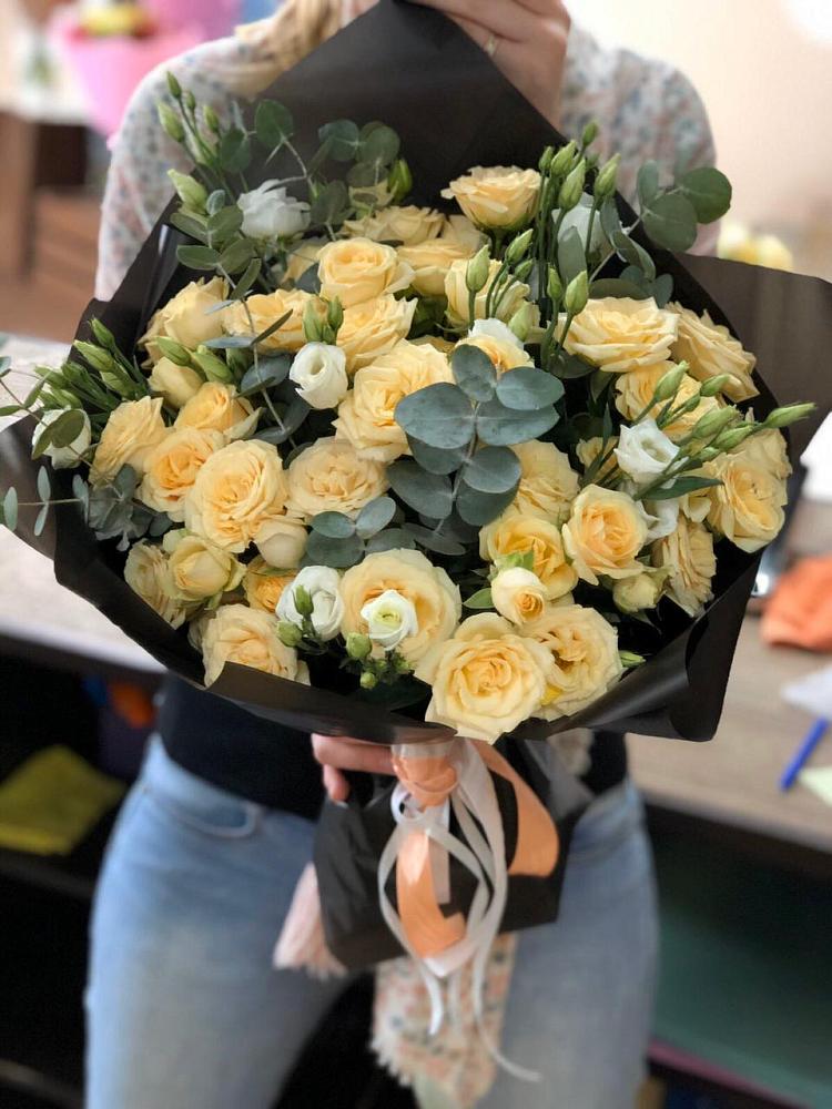 Букет цветов из: Розы и Лизиантусы в Хабезе