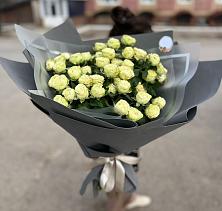 Букет Белые кустовые розы Солинеро в Хабезе