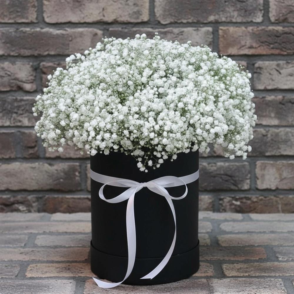 Цветочная композиция из Гипсофила в шляпной коробке в Хабезе