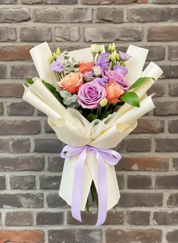 Букет цветов из: Лизиантусы и Розы в Хабезе