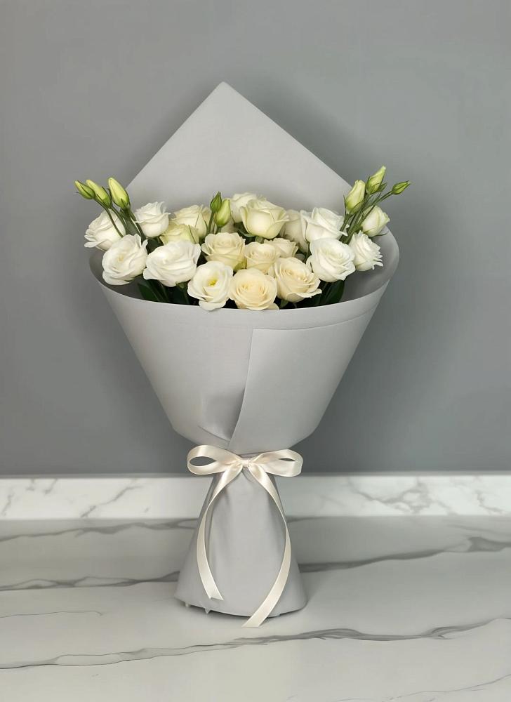 Букет цветов из: Розы и Лизиантусы в Хабезе