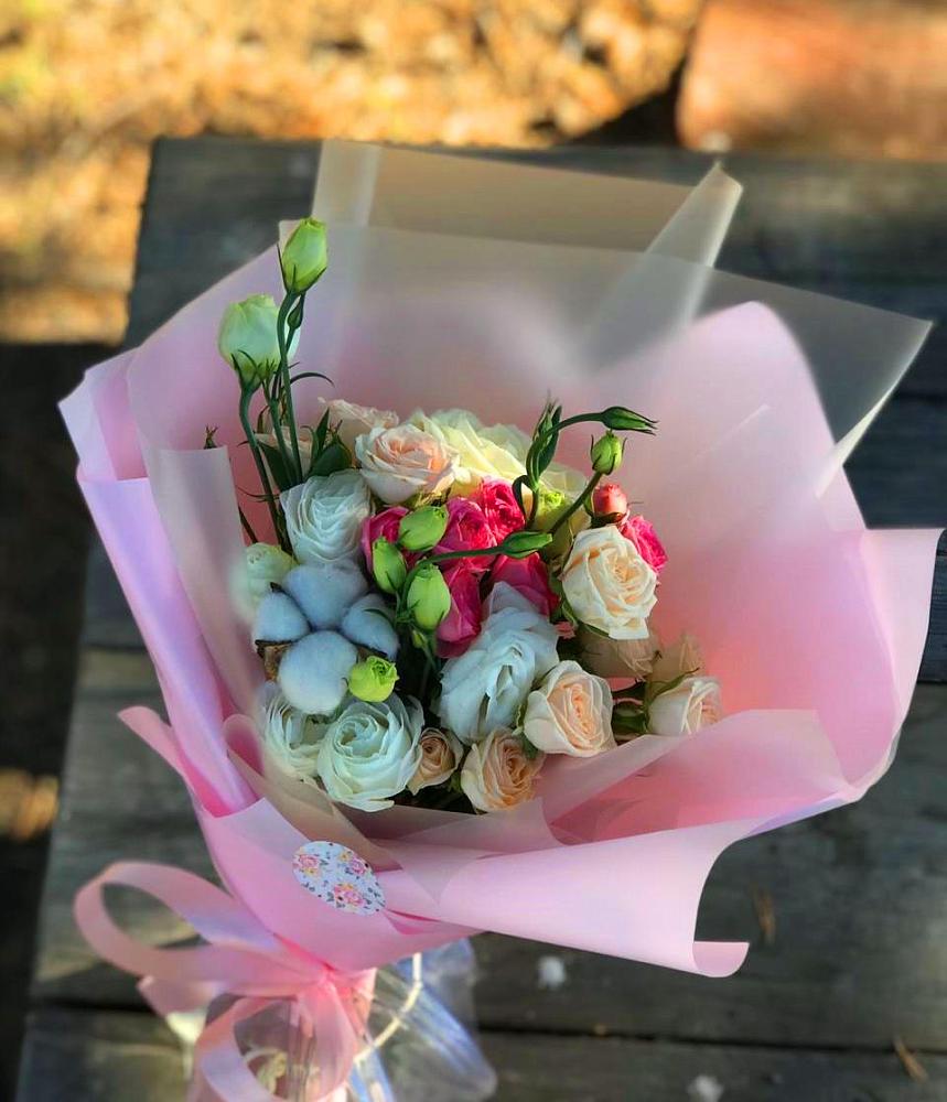 Букет цветов из: Розы и Лизиантусы в Хабезе