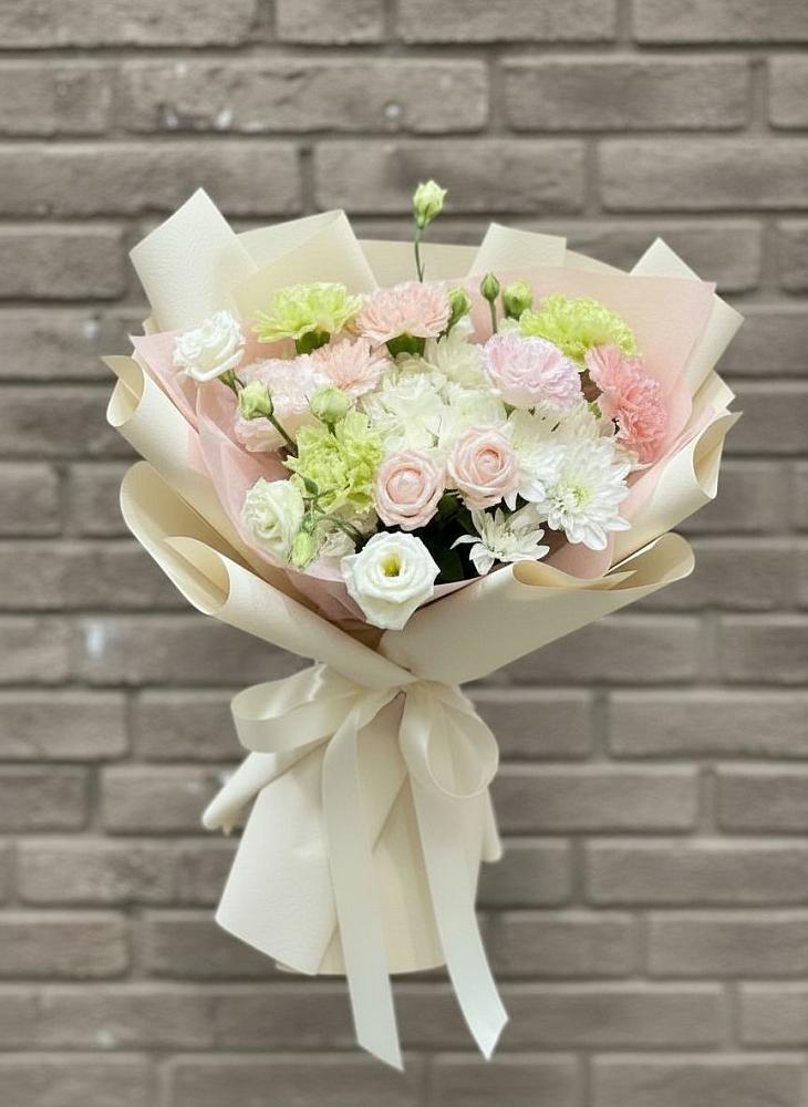 Букет цветов из: Гвоздики, Розы, Лизиантусы и Хризантемы в Хабезе