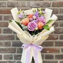 Букет цветов из:  Лизиантусы и Розы в Хабезе