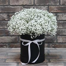 Цветочная композиция из Гипсофила в шляпной коробке в Хабезе