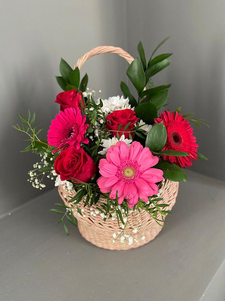 Цветочная композиция из Розы, Хризантемы и Герберы в корзине в Хабезе