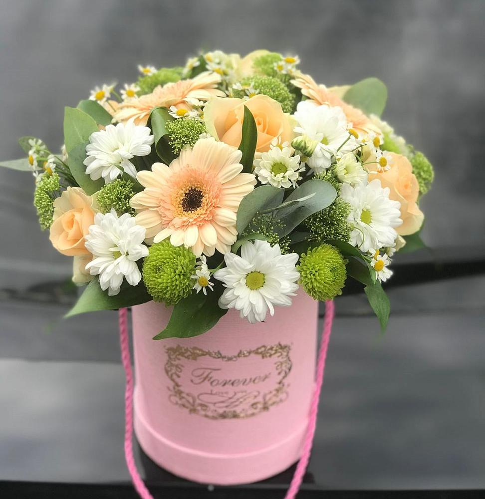 Цветочная композиция из Розы, Герберы и Хризантемы в шляпной коробке в Хабезе