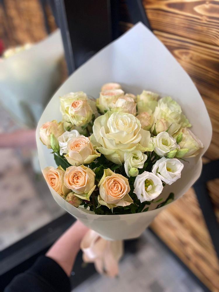 Букет цветов из: Розы и Лизиантусы в Хабезе